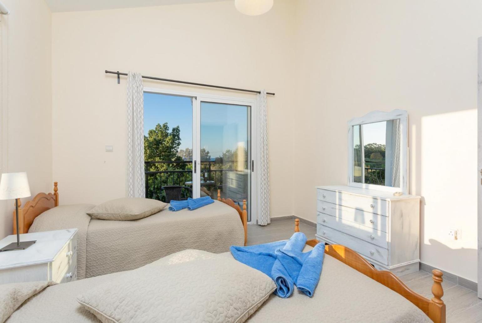 Sun Beach Villa Tria Polis Zewnętrze zdjęcie